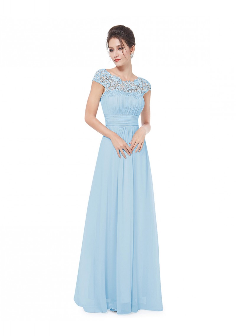 traumhaftes langes abendkleid mit edler spitze in hellblau