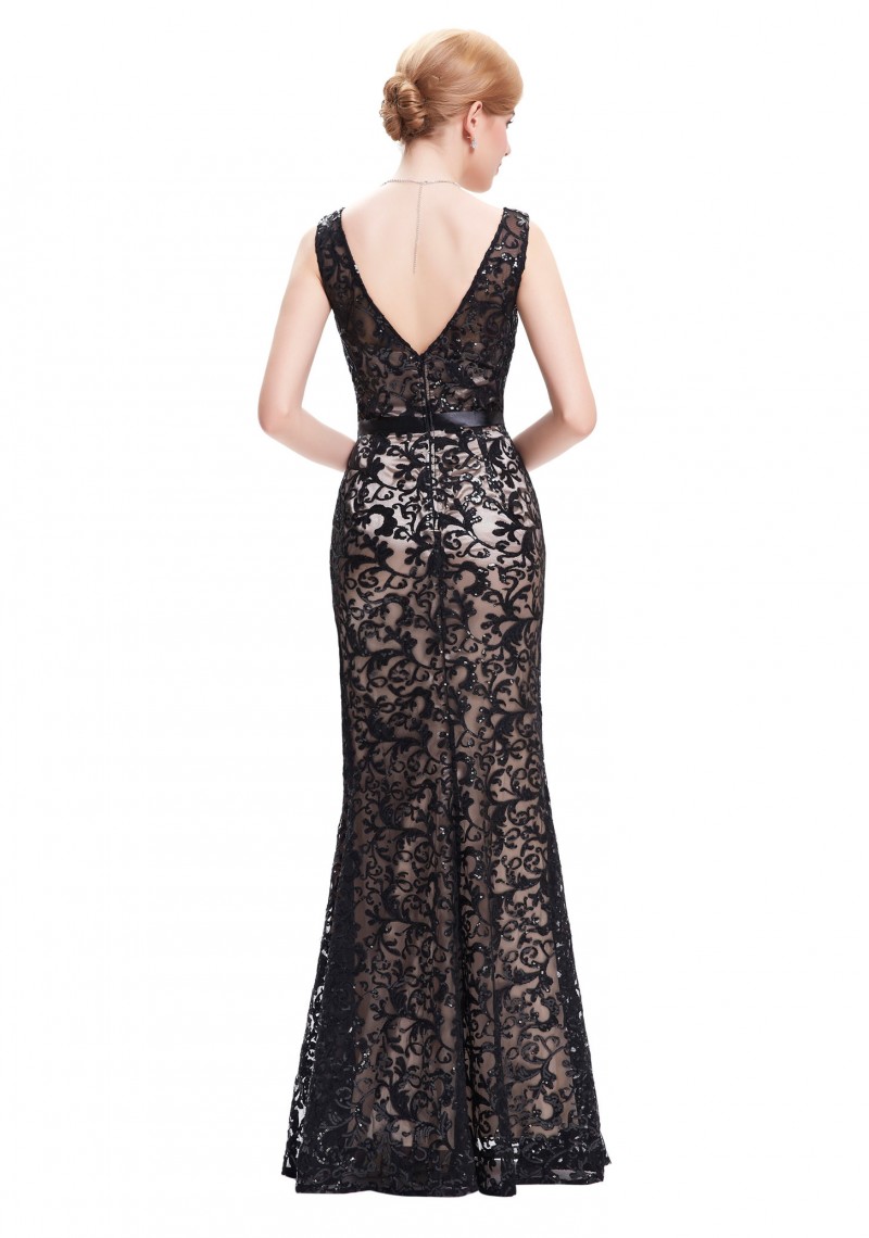 Langes Abendkleid in schwarzer Spitze mit V-Ausschnitt Langes Abendkleid in schwarzer Spitze mit V-Ausschnitt